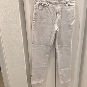 NWOT White Jean by DG2 Diane Gilman